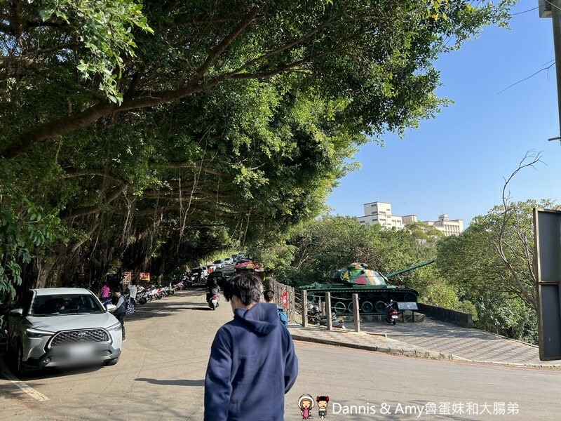 竹北運動好去處︱鳳崎落日步道 （天德堂步道、蓮花寺步道）健行去看夕陽跟戰車~中場休息來杯飲料剛剛好！ - Dannis Amy魯蛋妹大腸弟︱美食旅遊生活