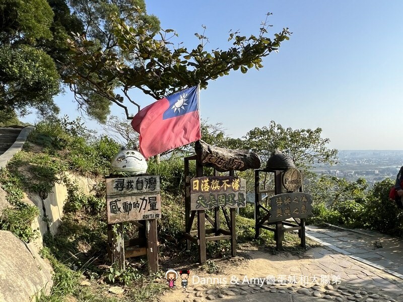竹北運動好去處︱鳳崎落日步道 （天德堂步道、蓮花寺步道）健行去看夕陽跟戰車~中場休息來杯飲料剛剛好！ - Dannis Amy魯蛋妹大腸弟︱美食旅遊生活