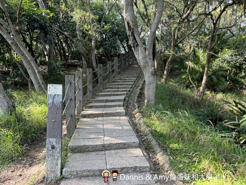 竹北運動好去處︱鳳崎落日步道 （天德堂步道、蓮花寺步道）健行去看夕陽跟戰車~中場休息來杯飲料剛剛好！ - Dannis Amy魯蛋妹大腸弟︱美食旅遊生活