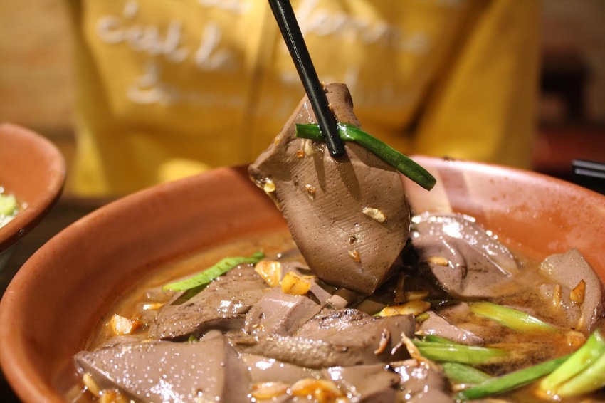 【三重美食】鼎街鴨香飯-誘人的半熟蛋搭配鹹香的鴨肉飯完美絕配,溪尾街美食推薦@東吃東吃到處吃