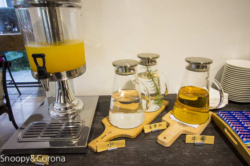 【台中住宿】逢甲夜市住宿｜桂之旅～復古時尚高CP值平價旅店，老宅享用早餐有健康概念