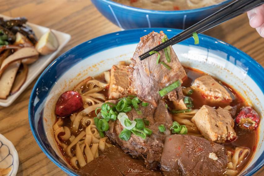 source: imgur.com 高雄新興|捷記小麵館-簡單的湯頭最討人喜愛,改變對麵食的想像