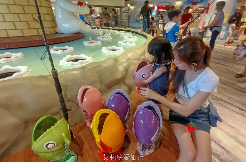 台中親子景點》寶熊漁樂碼頭 超好玩釣魚主題園區 免出海就能釣魚 巨無霸釣魚機、DIY手作適合全家大小 - 艾莉絲愛旅行