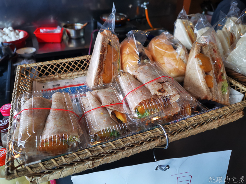 [花蓮早餐]剝皮辣椒蛋餅有吃過嗎? 還是用花崗山剝皮辣椒! 自製蛋餅皮還能混搭口味更好吃-中福美而美早餐 花蓮美食