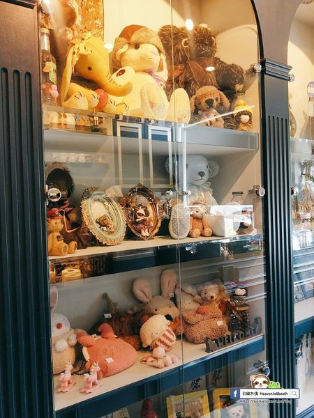 【嘉義】LiLiKoKo哩哩釦釦午茶廚房 - 愛麗絲夢遊層層仙境，黏土王國的午茶宴，柴郡貓慵懶微笑，編織一齣美食與藝文的俏皮相逢。