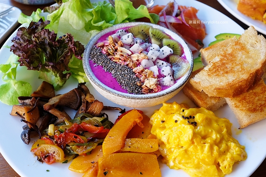 Little Sprout 小初芽。網友大囋:「在地最強早午餐」,人潮爆滿沒訂位吃不到,為吃一頓Brucnh讓我等了2小時! @蹦啾♥謝蘿莉 La vie heureuse