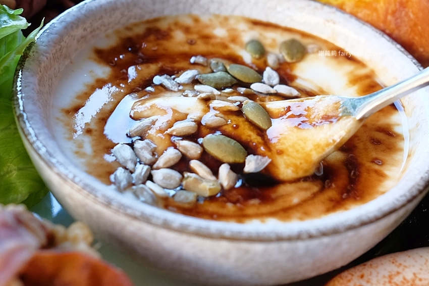 Little Sprout 小初芽。網友大囋:「在地最強早午餐」,人潮爆滿沒訂位吃不到,為吃一頓Brucnh讓我等了2小時! @蹦啾♥謝蘿莉 La vie heureuse