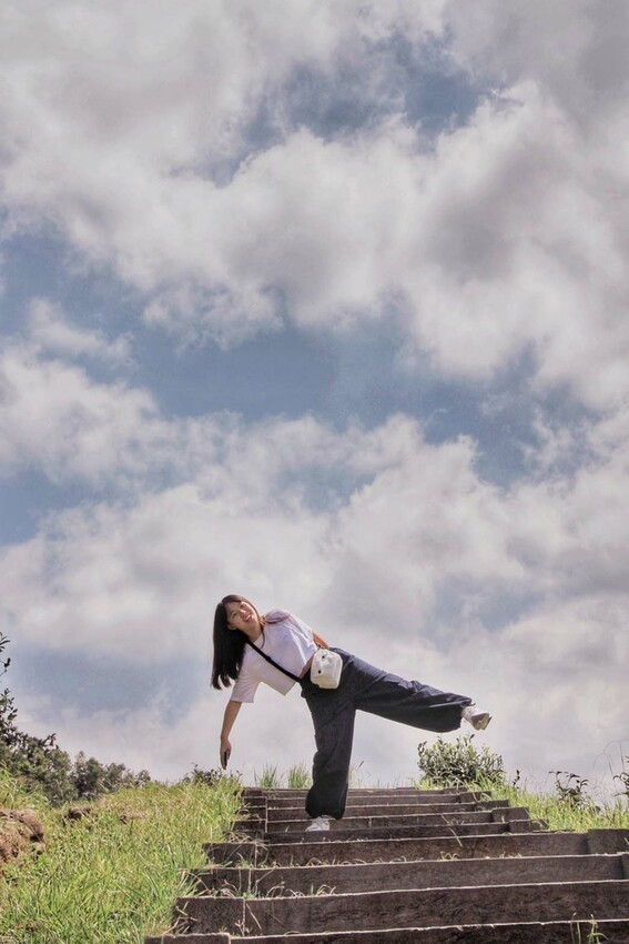 鹿篙咖啡莊園環抱魚池鄉茶園景觀咖啡廳，氣勢茶山讓人心曠神怡