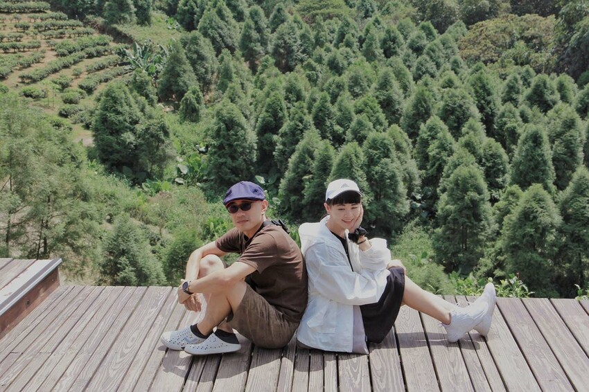 鹿篙咖啡莊園環抱魚池鄉茶園景觀咖啡廳，氣勢茶山讓人心曠神怡