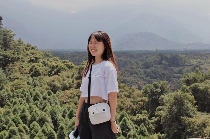 鹿篙咖啡莊園環抱魚池鄉茶園景觀咖啡廳，氣勢茶山讓人心曠神怡