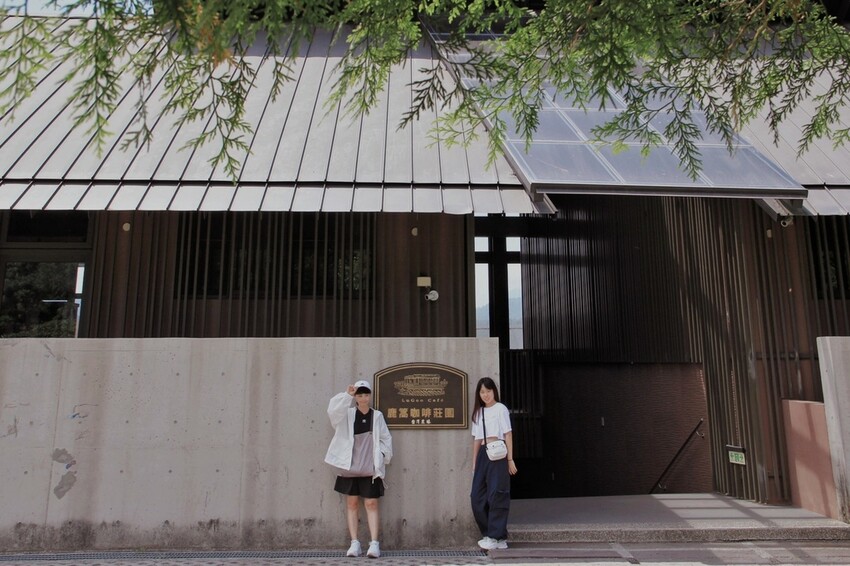 鹿篙咖啡莊園環抱魚池鄉茶園景觀咖啡廳，氣勢茶山讓人心曠神怡