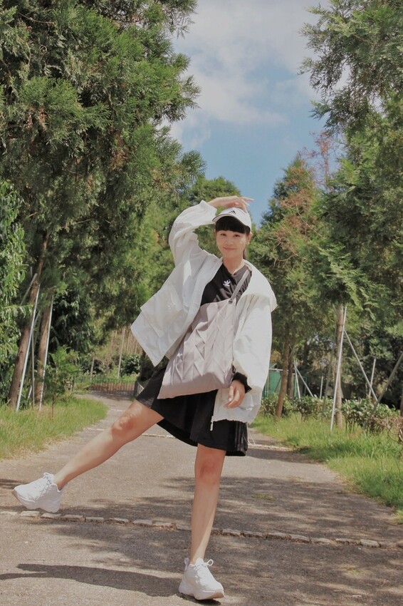 鹿篙咖啡莊園環抱魚池鄉茶園景觀咖啡廳，氣勢茶山讓人心曠神怡