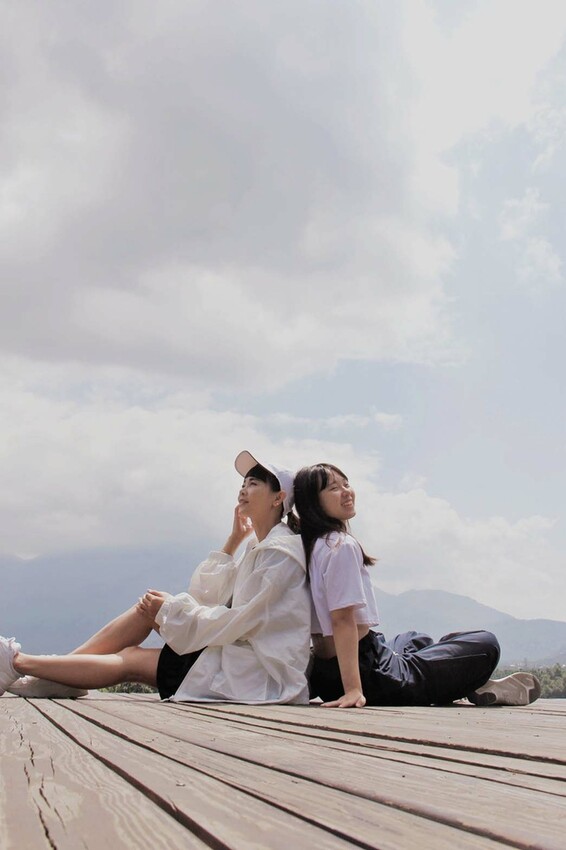 鹿篙咖啡莊園環抱魚池鄉茶園景觀咖啡廳，氣勢茶山讓人心曠神怡