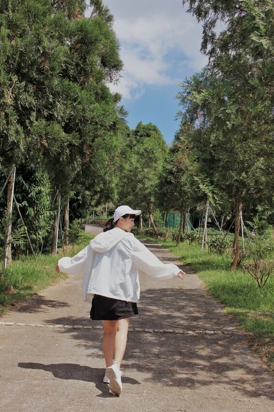 鹿篙咖啡莊園環抱魚池鄉茶園景觀咖啡廳，氣勢茶山讓人心曠神怡