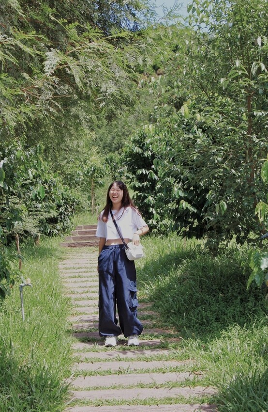 鹿篙咖啡莊園環抱魚池鄉茶園景觀咖啡廳，氣勢茶山讓人心曠神怡