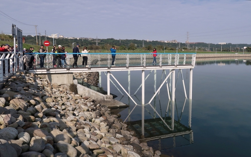 桃園旅遊景點/大溪中庄調節池景觀平台，限時開放遊客進入拍美照，你朝聖了嗎？ - Ann‧榜哥‧生活事務所