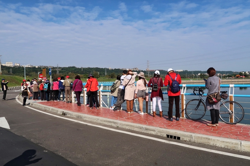 桃園旅遊景點/大溪中庄調節池景觀平台，限時開放遊客進入拍美照，你朝聖了嗎？ - Ann‧榜哥‧生活事務所