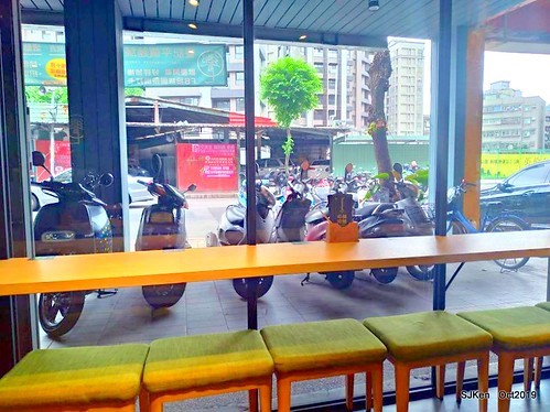 Noodle store at HsinPei city, 饗記.呷麵呷麵平價麵舖板橋店, SJKen, Oct, 2019