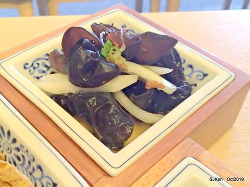 Noodle store at HsinPei city, 饗記.呷麵呷麵平價麵舖板橋店, SJKen, Oct, 2019