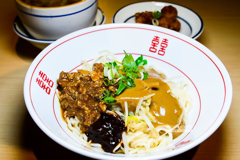 饗記呷麵呷麵平價麵舖板橋店-銅板價餐點,現代感的用餐環境和空間