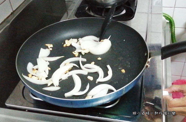 爆香炒洋蔥.jpg