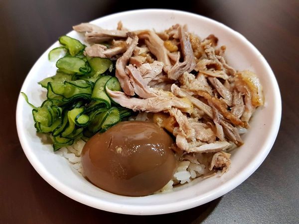 苗栗頭份市 便當系列 [新竹吳家鴨香飯 山下店] 推薦鴨香飯~ 鴨肉絲挺多~ 2018食記