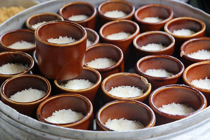 後甲無名米糕(在地人稱精忠三村米糕)~眷村古早味用紅土陶罐炊ㄟ筒仔米糕,20元筒仔白米糕與20元的四神湯! - 台南好Food遊