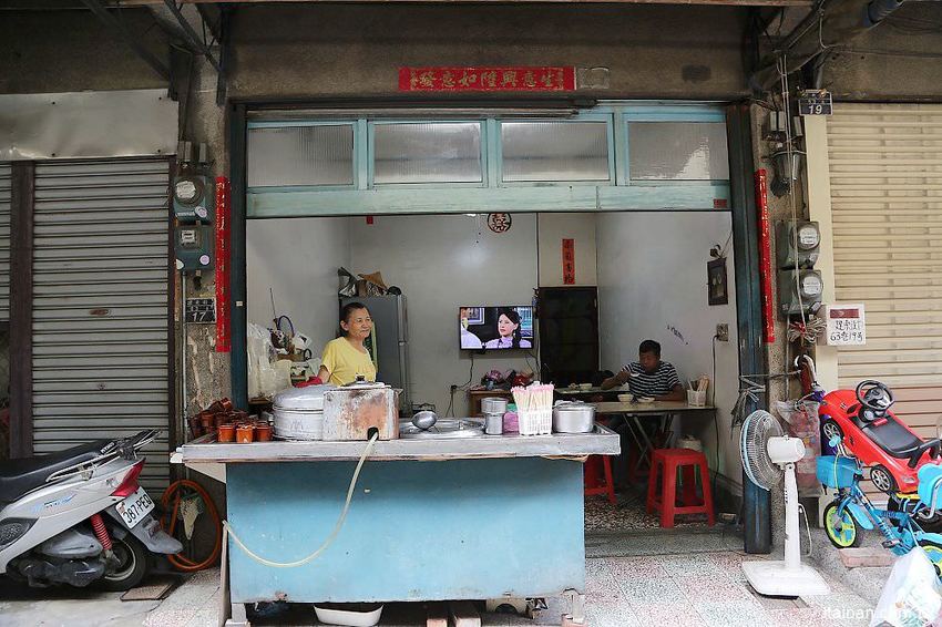 後甲無名米糕(在地人稱精忠三村米糕)~眷村古早味用紅土陶罐炊ㄟ筒仔米糕,20元筒仔白米糕與20元的四神湯! - 台南好Food遊