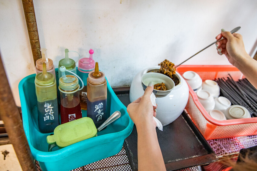 新竹市東區如意麵食館｜內用外帶天天爆滿四十年老字號麵食館！特色湯頭牛肉麵、超大牛肉捲餅必點