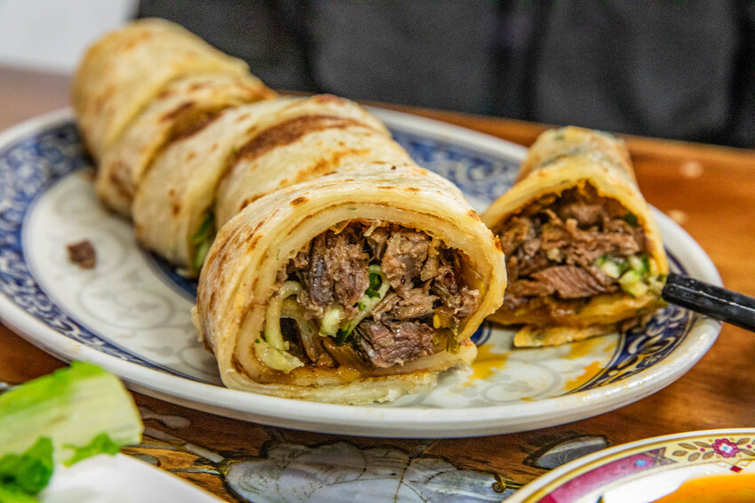 新竹市東區如意麵食館｜內用外帶天天爆滿四十年老字號麵食館！特色湯頭牛肉麵、超大牛肉捲餅必點