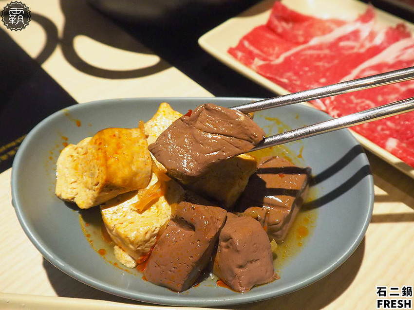 宵夜也能吃鍋!全新石二鍋經典Fresh店結合小農市集,宵夜兩人同行送麻辣鴨血!