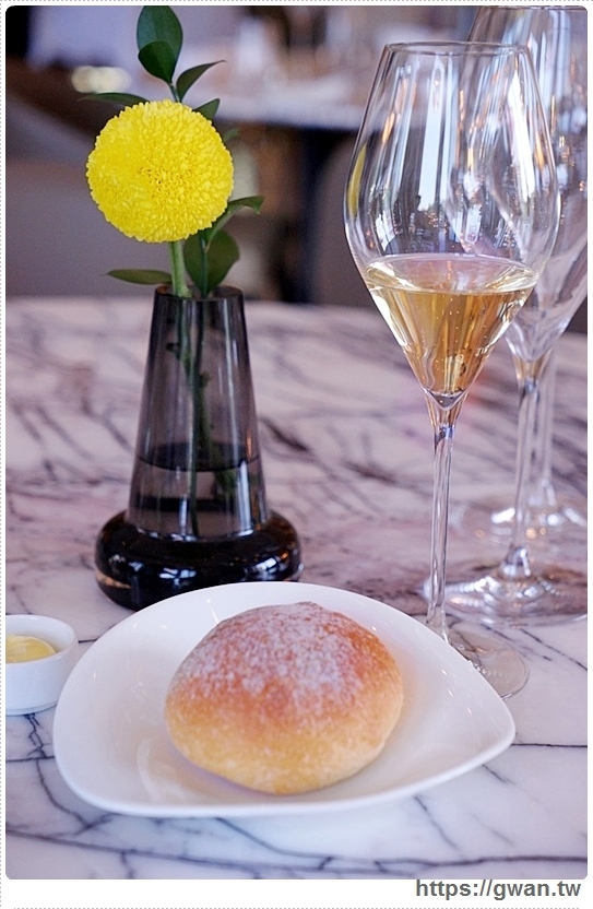 全台首間「 THE WANG」王品頂級乾式熟成牛排館插旗台中，高顏值管家服務！想來約會嗎？