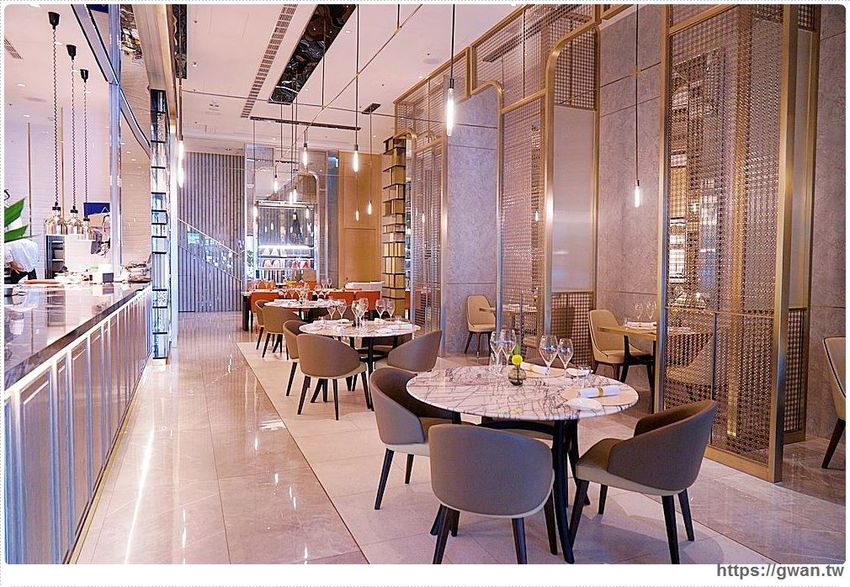 全台首間「 THE WANG」王品頂級乾式熟成牛排館插旗台中，高顏值管家服務！想來約會嗎？