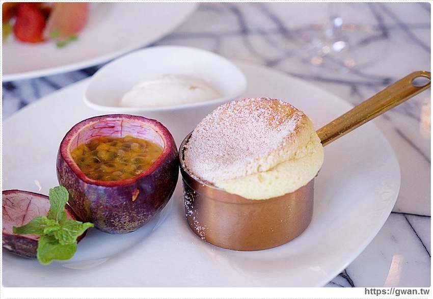 全台首間「 THE WANG」王品頂級乾式熟成牛排館插旗台中，高顏值管家服務！想來約會嗎？