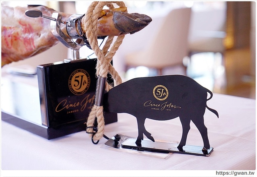 全台首間「 THE WANG」王品頂級乾式熟成牛排館插旗台中，高顏值管家服務！想來約會嗎？