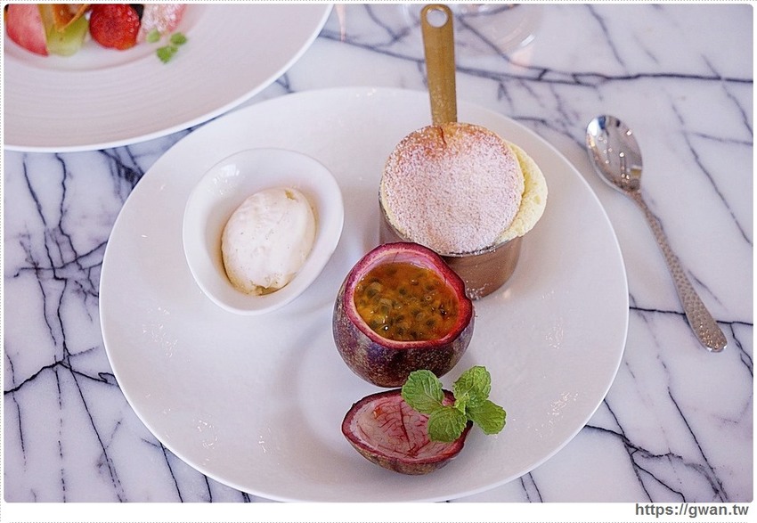 全台首間「 THE WANG」王品頂級乾式熟成牛排館插旗台中，高顏值管家服務！想來約會嗎？