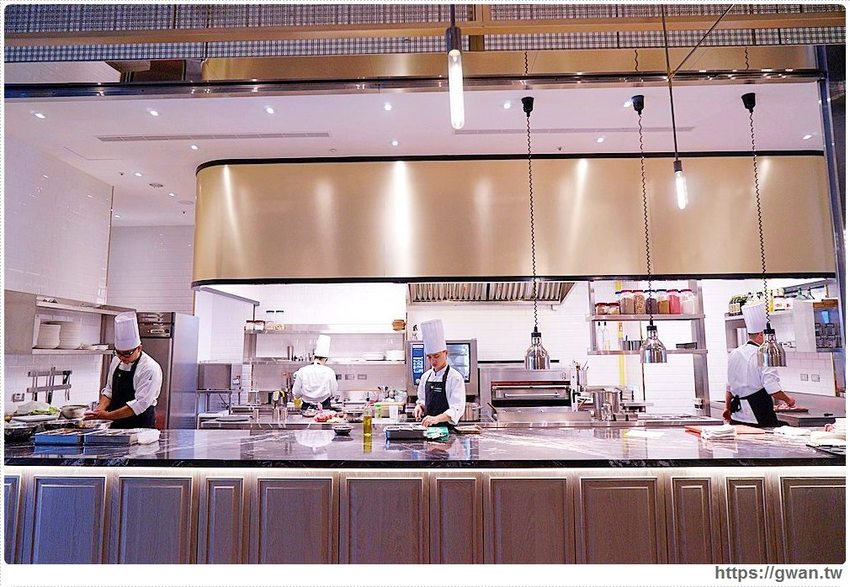 全台首間「 THE WANG」王品頂級乾式熟成牛排館插旗台中，高顏值管家服務！想來約會嗎？