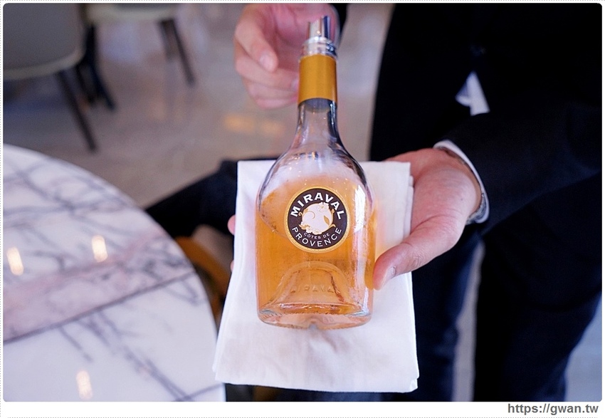 全台首間「 THE WANG」王品頂級乾式熟成牛排館插旗台中，高顏值管家服務！想來約會嗎？