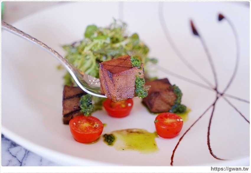 全台首間「 THE WANG」王品頂級乾式熟成牛排館插旗台中，高顏值管家服務！想來約會嗎？