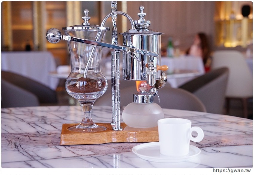 全台首間「 THE WANG」王品頂級乾式熟成牛排館插旗台中，高顏值管家服務！想來約會嗎？