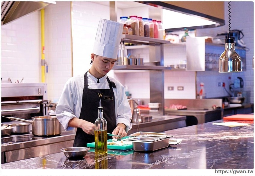 全台首間「 THE WANG」王品頂級乾式熟成牛排館插旗台中，高顏值管家服務！想來約會嗎？