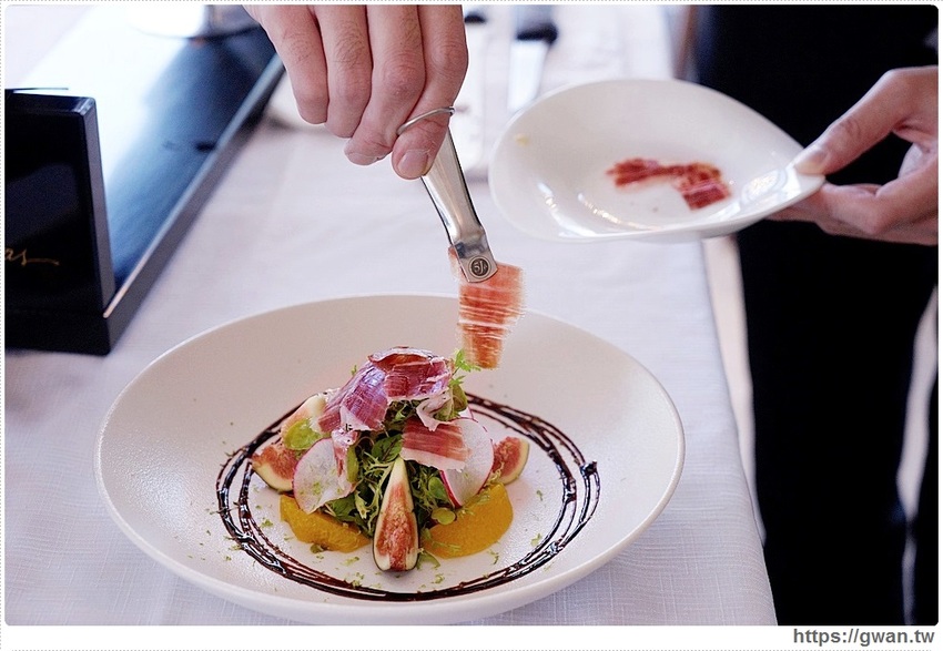 全台首間「 THE WANG」王品頂級乾式熟成牛排館插旗台中，高顏值管家服務！想來約會嗎？