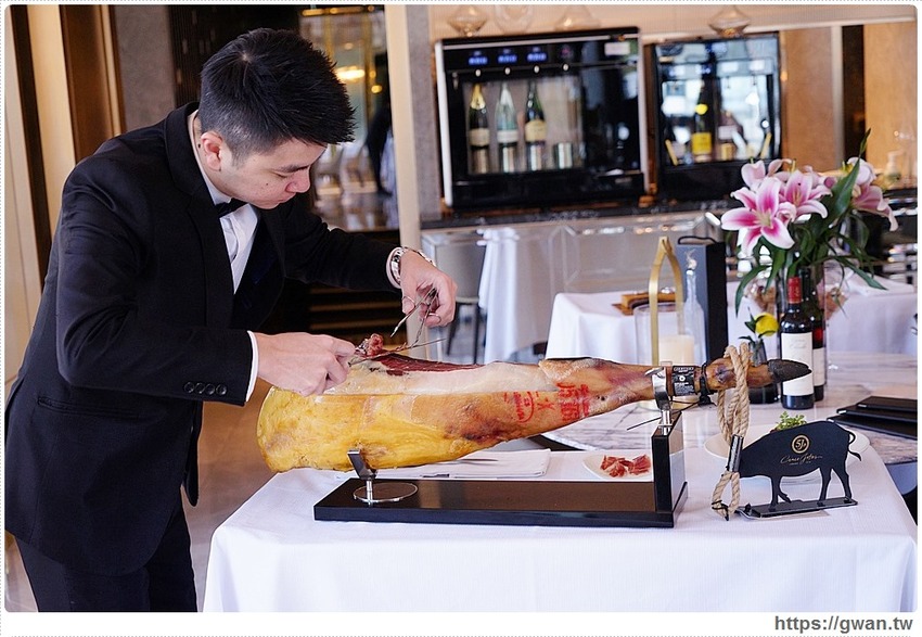 全台首間「 THE WANG」王品頂級乾式熟成牛排館插旗台中，高顏值管家服務！想來約會嗎？