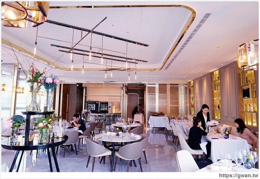 全台首間「 THE WANG」王品頂級乾式熟成牛排館插旗台中，高顏值管家服務！想來約會嗎？