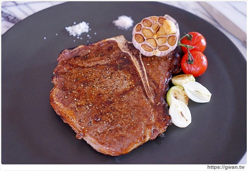 全台首間「 THE WANG」王品頂級乾式熟成牛排館插旗台中，高顏值管家服務！想來約會嗎？