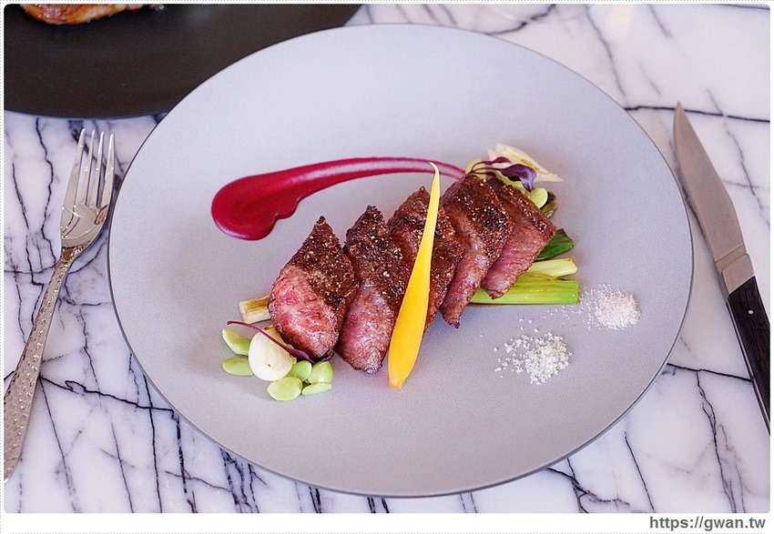 全台首間「 THE WANG」王品頂級乾式熟成牛排館插旗台中，高顏值管家服務！想來約會嗎？