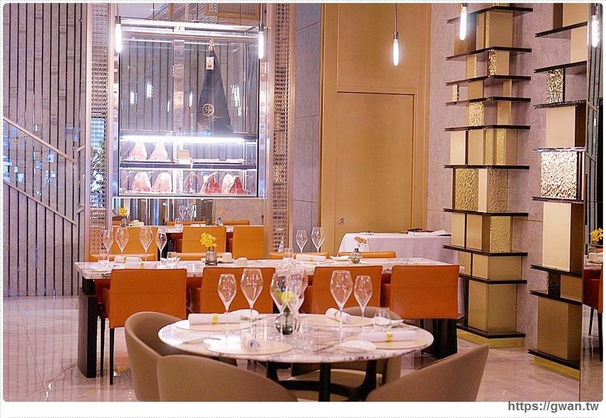 全台首間「 THE WANG」王品頂級乾式熟成牛排館插旗台中，高顏值管家服務！想來約會嗎？