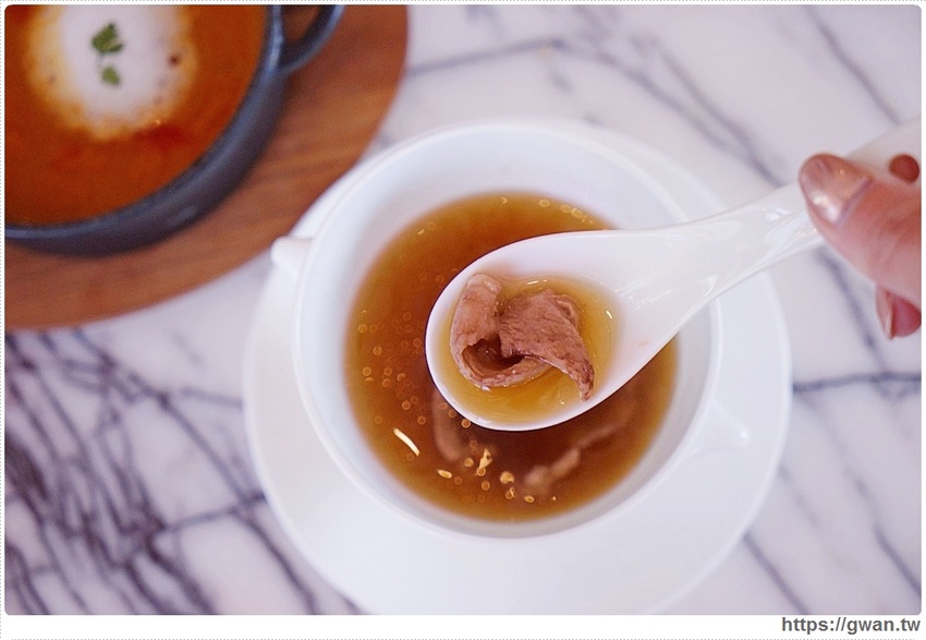 全台首間「 THE WANG」王品頂級乾式熟成牛排館插旗台中，高顏值管家服務！想來約會嗎？