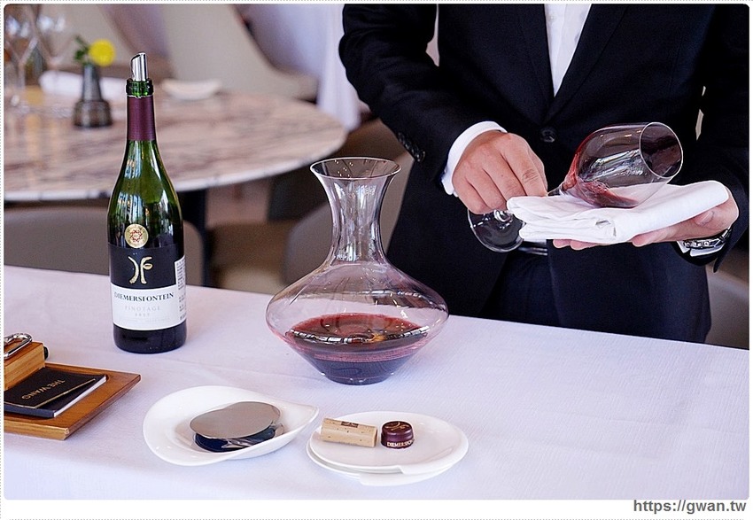 全台首間「 THE WANG」王品頂級乾式熟成牛排館插旗台中，高顏值管家服務！想來約會嗎？