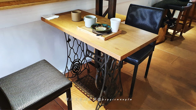 老饕帶路的IG美食! 小吉市場: 隱藏老屋咖啡店 完美大人系手工布丁,法芙娜可可捲  安靜位少寵物友善︱台北古亭站